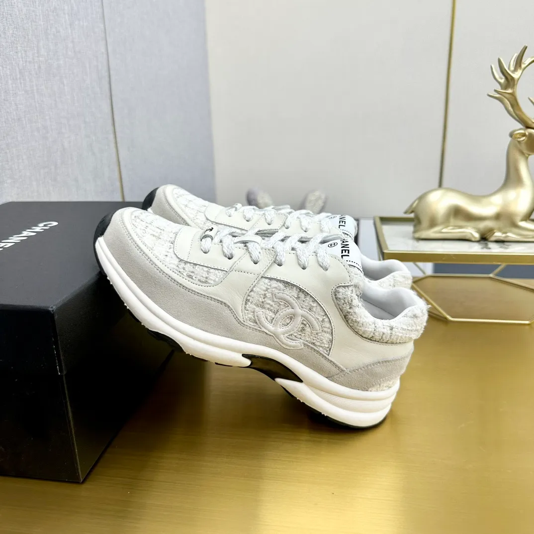 👟👟Ex-factory price 480👟👟 Women's Shoes Women's Clothing Women's Clothing Women's Shoes Women's Clothing Chanel Chanel - 2023 Counter Top Casual Sports Shoes This classic design; the upper is electro-embroidered with a variety of craftsmanship; the outsole is fashionable and sporty; the extraordinary inclusion of a variety of color matching elements... The diversified mix and match is very good-looking and versatile, and can be used for leisure, fashion, sports, and outdoor... ꫛꫀꪝ Go➫Material: ❶Upper is made of: original imported mercerized velvet + double-layer breathable mesh ❷Inside is made of: original imported breathable mesh ❸Outsole is based on: original T👟👟factory price U combination outsole Special counter boutique packaging complete set for women 35–41